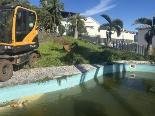 Remblayage d'une piscine non utilisé à Saint Denis, la Réunion, Sainte-Marie, GC Pro Terrassement